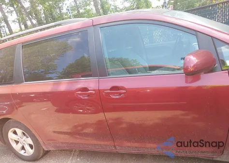 2015 Toyota Sienna Le 8 Passenger z USA, uszkodzony, nr VIN 5TDKK3DC5FS576035